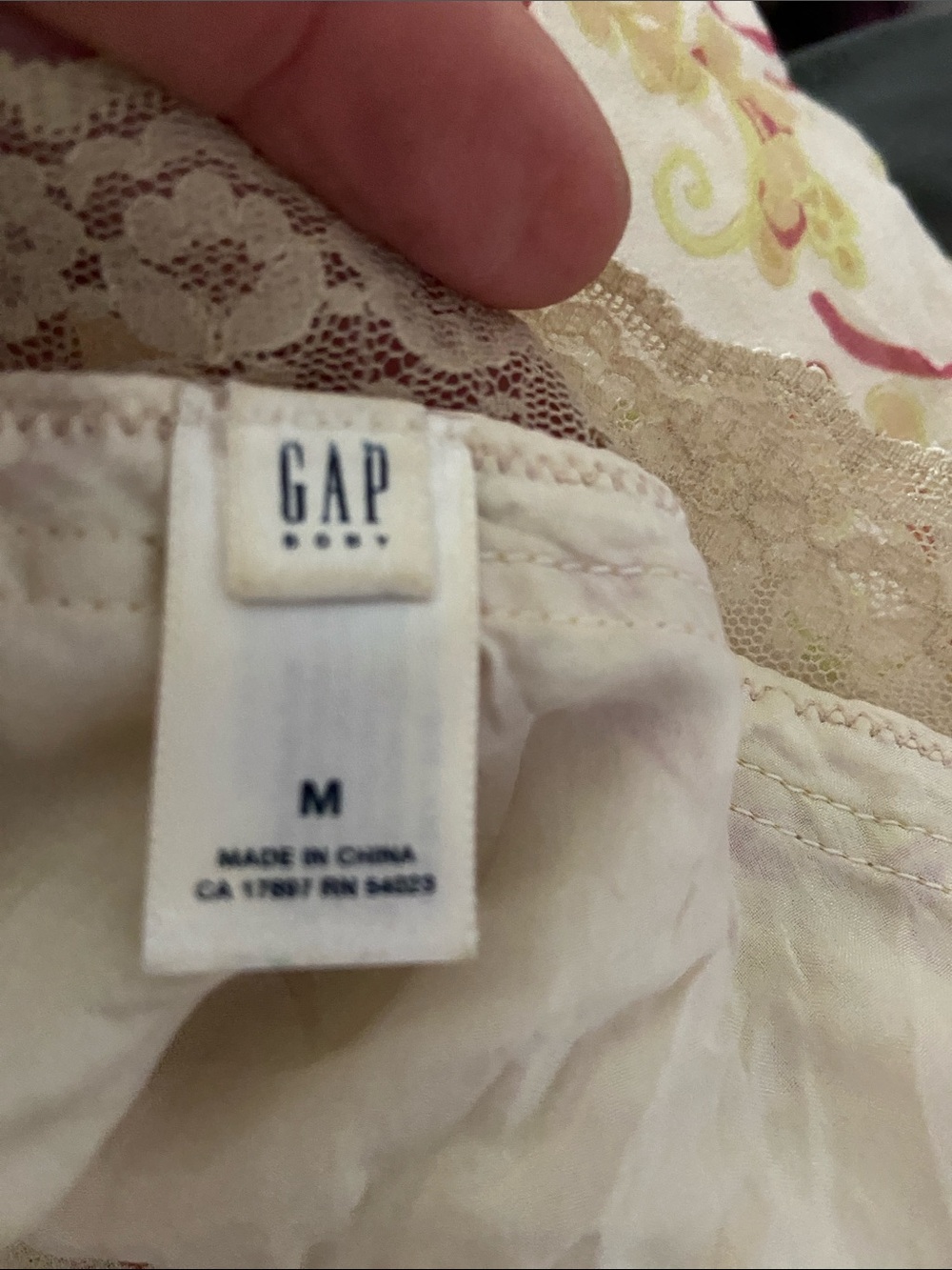VINTAGE Gap Silk cream lace camisole - Picture 6 of 9